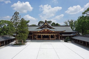 寒川神社石貼